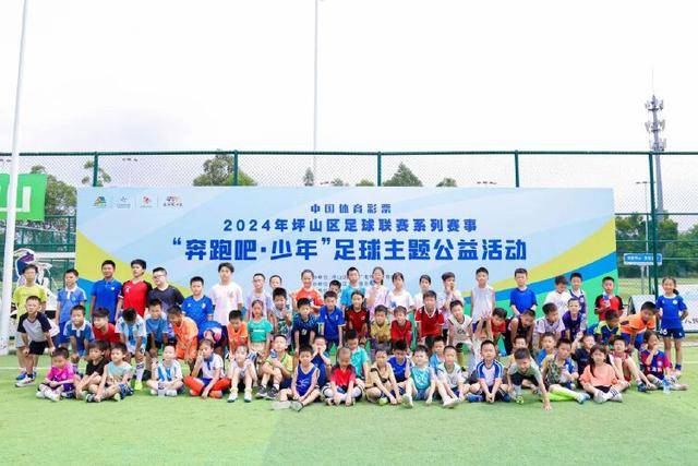 羽生结弦新形象引发网友热议，面貌变化引发关注